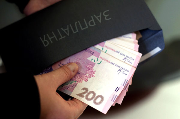 Кабмину посоветовали сделать 7 шагов для вывода зарплат из тени