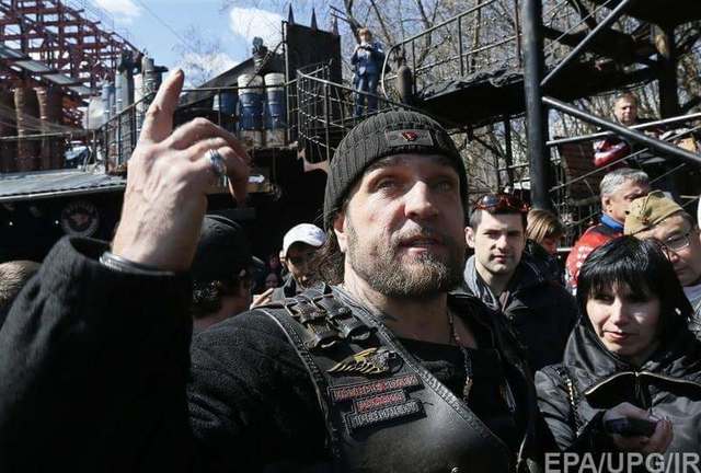 Российский мотоциклист ударил гражданку Грузии, снявшую с его мотоцикла символ оккупации