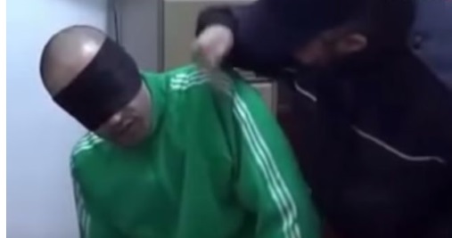 В Сети появилось видео с избиением сына Каддафи в тюрьме