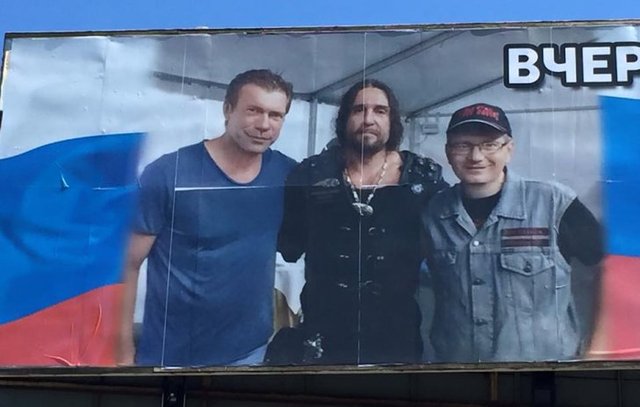 Вилкул пытался собственноручно срезать свой бигборд