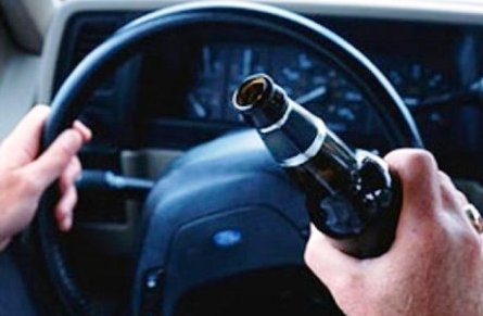 Пьяного патрульного задержали за рулем такси в Житомире