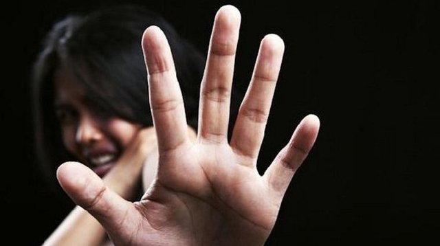 «Я не боюсь сказать»: Откровенные истории о сексуальном насилии и домогательствах