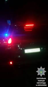 В Мукачево пьяный начальник-чрезвычайщик на внедорожнике пытался удрать от патрульных