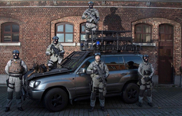 Когда полиция применяет оружия в разных странах мира
