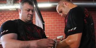 Тренер Федора Емельяненко попал в больницу