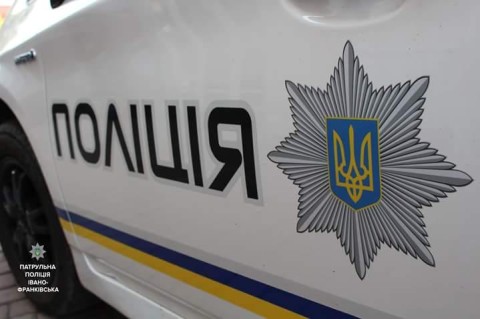 В Ивано-Франковске дебоширы сильно избили патрульного