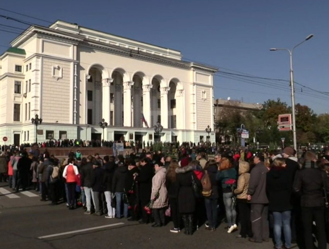 Очереди как в мавзолей. В Донецке ажиотаж из-за прощания с «Моторолой»