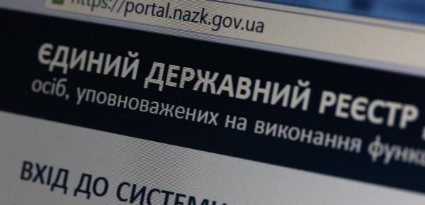 Одарченко задекларировал бесценную коллекцию марок, а Мацола - коньяк