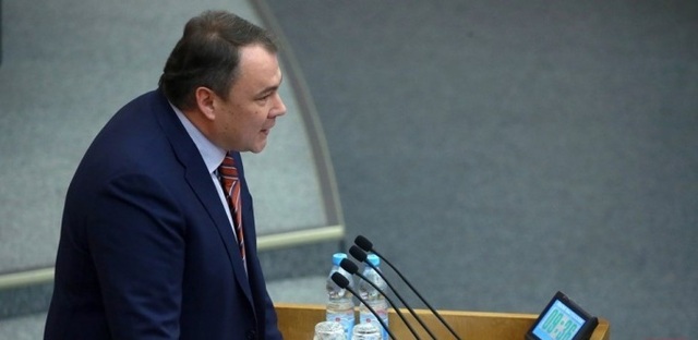 В Госдуме инициировали поправки к Конституции о бессрочном правлении президента РФ