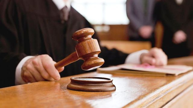 Судья Унятицкий запретил проверку незаконного строительства компании подельников Януковича