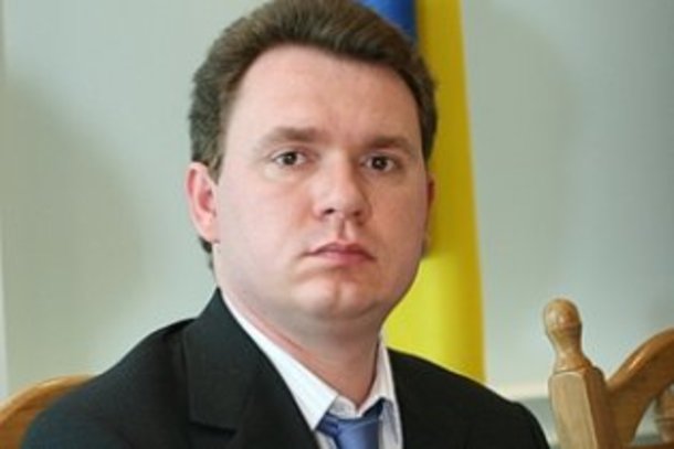 Суд арестовал у главы ЦИК машину и 100 гривен на банковском счету
