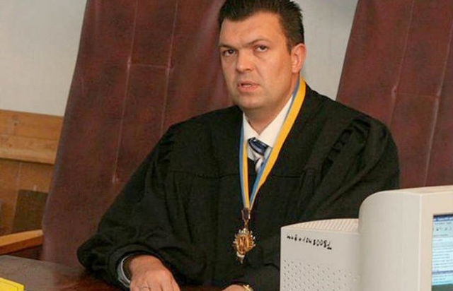Харьковский судья Лазюк, который был пойман на взятке, вернулся на работу
