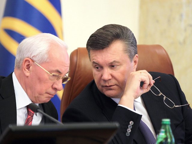 Бывший советский разведчик сообщил, когда КГБ завербовал Януковича и Азарова