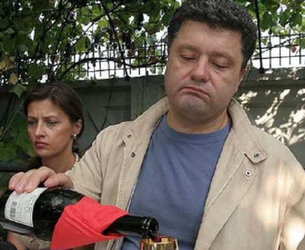 На Фейсбуке всплыли скандальные фотографии Петра Порошенко