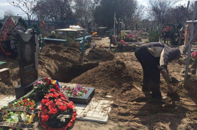На Днепропетровщине тайно похоронили убийцу Вороненкова