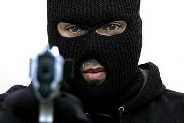 В Киеве неизвестные избили битами и ранили из травматического оружия чиновника