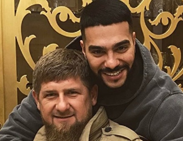 Певец Тимати прославил самолет Кадырова