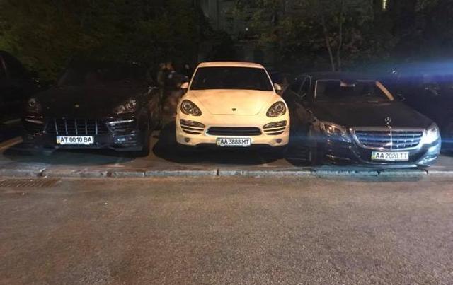    Lexus  Porsche   " "