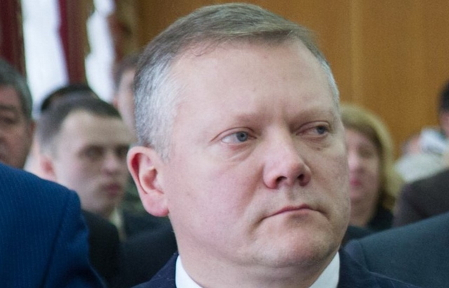 Госсекретарь Геннадий Дмитренко крышевал конвертцентры и “засветил” 1,9 млн