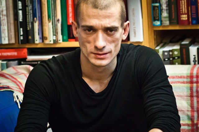 Павленский получил политическое убежище во Франции