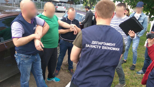 Сельский голова на Буковине требовал $2 тыс. за выделение в аренду земли