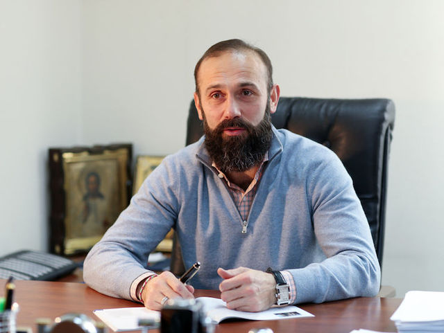 Любовница судьи Емельянова купается в роскоши и нежно называет его параноиком