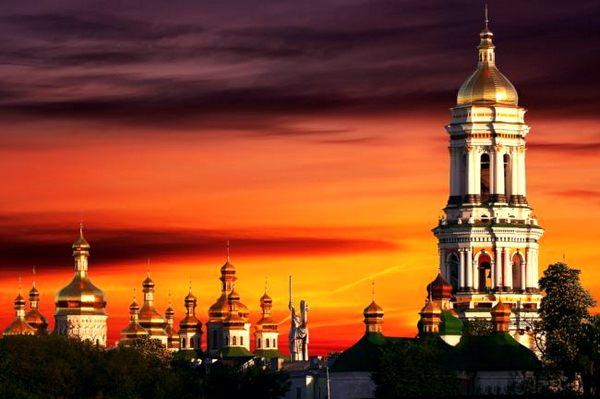 Киево-Печерская лавра. Кому служат лаврские музейщики?