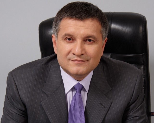 Бывший помощник Авакова получил условный срок за кражу песка на миллионы