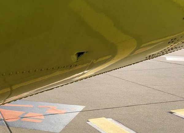 Дыра в самолете Air Berlin возмутила пассажиров