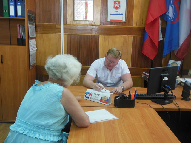 В Крыму пьяный экс-депутат наехал на женщину на пешеходной зоне