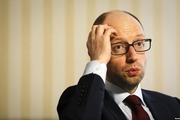 Яценюка хотят проверить на наличие румынского паспорта