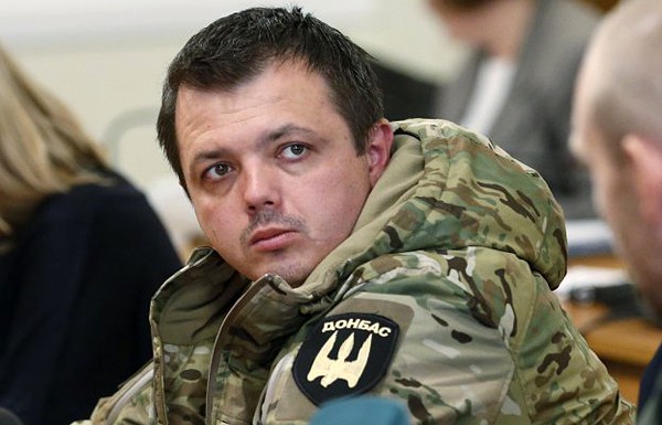 Семенченко сфотографировали за обедом в дорогом ресторане