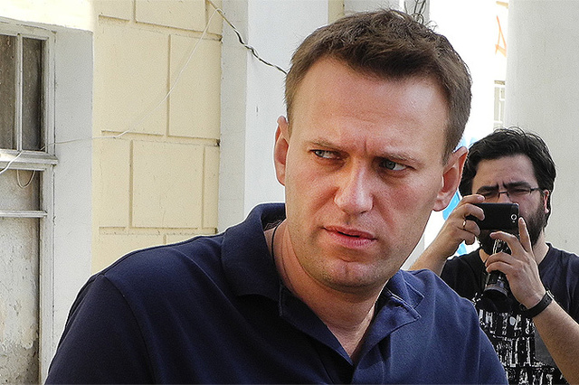 Сторонники Навального пожаловались в СКР на чиновников Роскомнадзора
