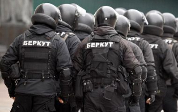 Обвиняемые в убийствах на Майдане экс-беркутовцы объявили голодовку