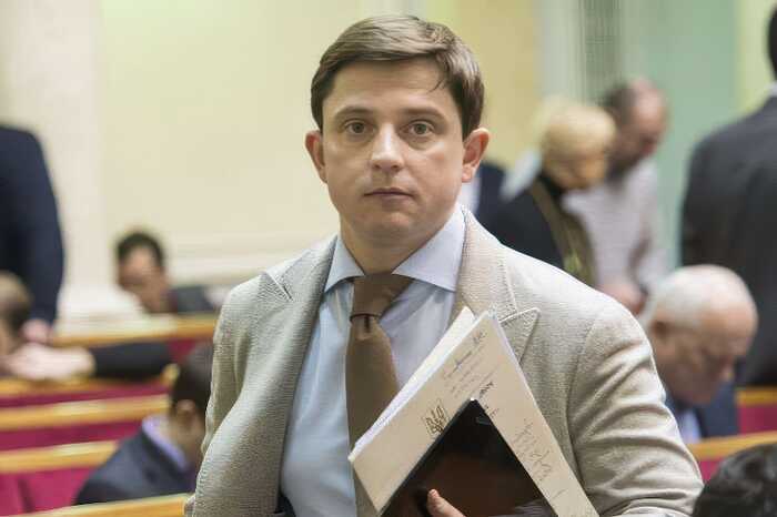 Пожиратели Довгого или… передел влияния в АП?