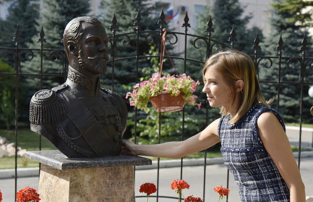 Почему никто не может остановить Поклонскую
