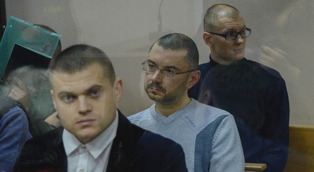 Таможенников отправили за решетку. Оглашен приговор по делу о больших взятках