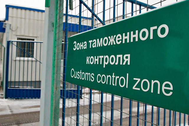 Инспектор Читинской таможни набрал взяток на 1 млн рублей