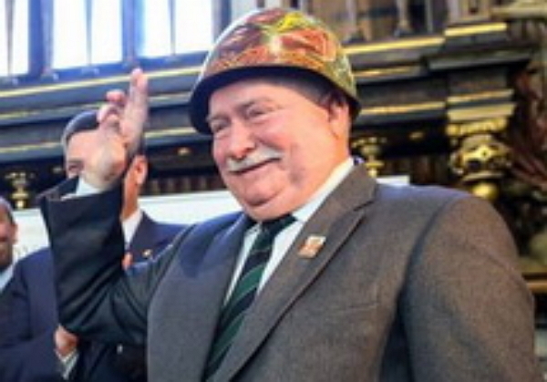 Против Валенсы открыто дело о даче ложных показаний