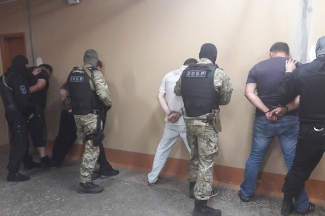 В Чувашии СОБР задержал пятерых членов ОПГ, подозреваемых в вымогательстве