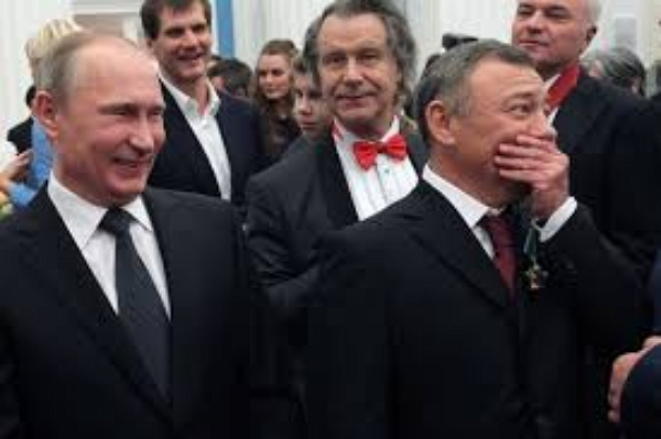 "По сути, российским олигархам выкрутили руки: меняете президента - или теряете все деньги"