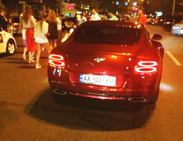 Сын нардепа Шуфрича на Bentley сбил мужчину