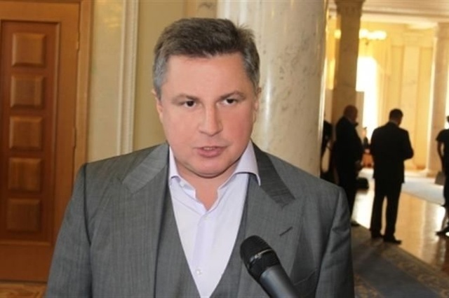 Суд разрешил арестовать швейцарские счета Азарова-младшего