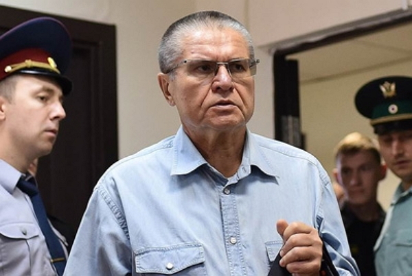 Алексей Улюкаев смачно плюнул в кривую рожу Игоря Сечина
