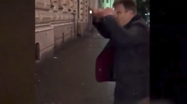 Бывший скандальный тренер российского клуба жестоко избил прохожего