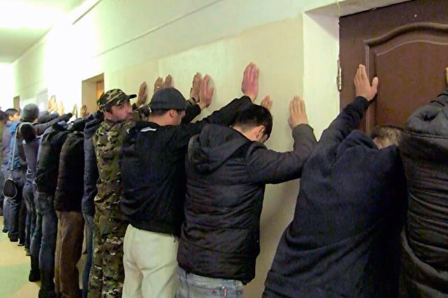 В Екатеринбурге полиция и ОМОН нагрянули на скандальную овощебазу № 4