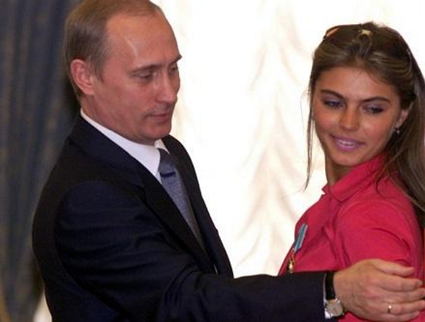 Путин одинок с момента смерти Конни, а дети Кабаевой рождены ее сестрой, — Белковский
