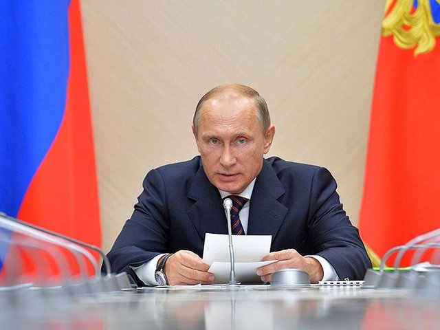 Google считает Путина одним из офицеров СС