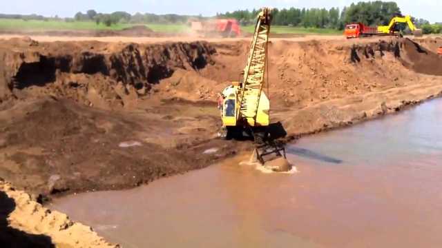 Песочная мафия в Киеве: нардеп раскрыл масштабы нелегальных оборуток