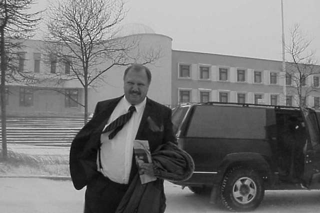 Губернатора Магаданской области Валентина Цветкова застрелили на Новом Арбате 15 лет назад